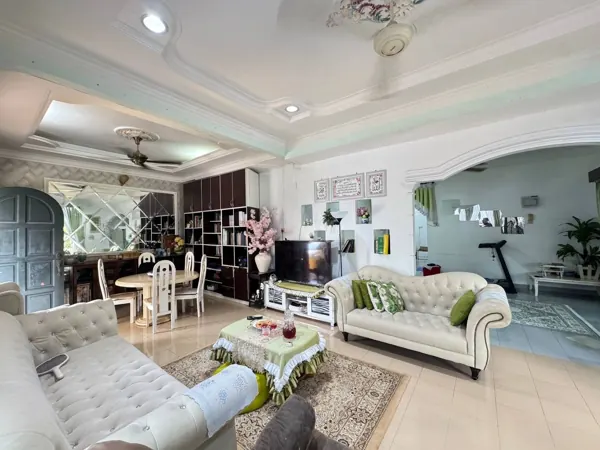 2-storey bungalow, corner lot, pool, Taman Mawar, Pengkalan Hulu – photo 5