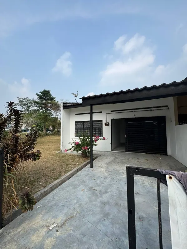 Single-storey terrace, corner lot, Taman Muhibbah, Tanjung Rambutan – photo 1