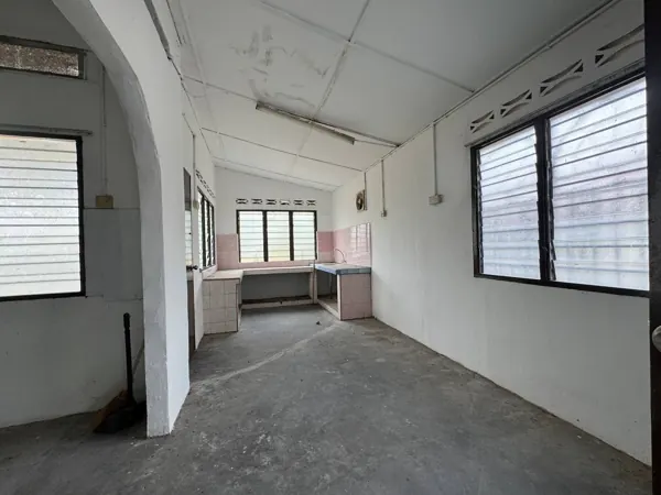 Single-storey terrace, corner lot, Taman Muhibbah, Tanjung Rambutan – photo 3