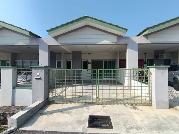 Single-storey terrace, Malay Reserve, Taman Lekir Baiduri 2, Lekir, Sitiawan – photo 1
