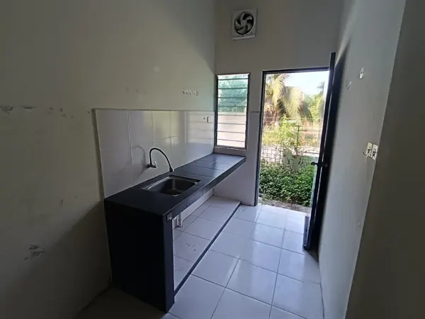 Single-storey terrace, Malay Reserve, Taman Lekir Baiduri 2, Lekir, Sitiawan – photo 5